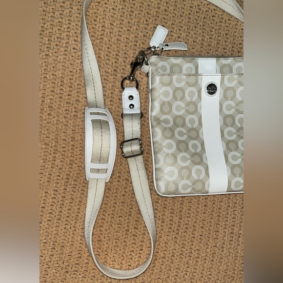 - Coach Crossbody Bag EUC - Picture 11 of 11